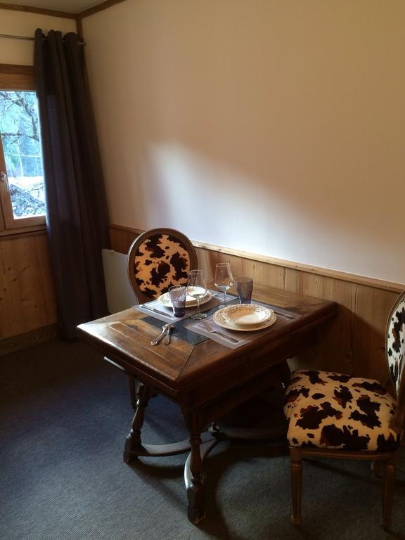 Chambre D'Hote La Tour Du Merle Le Villard  Δωμάτιο φωτογραφία
