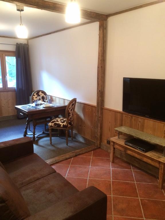 Chambre D'Hote La Tour Du Merle Le Villard  Δωμάτιο φωτογραφία