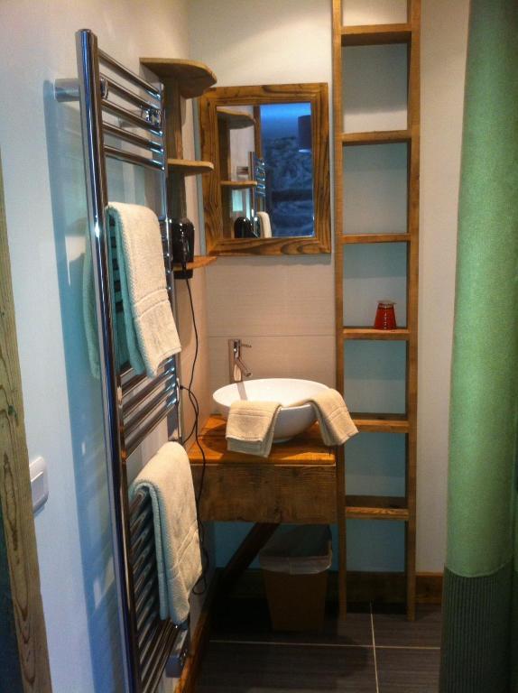Chambre D'Hote La Tour Du Merle Le Villard  Δωμάτιο φωτογραφία